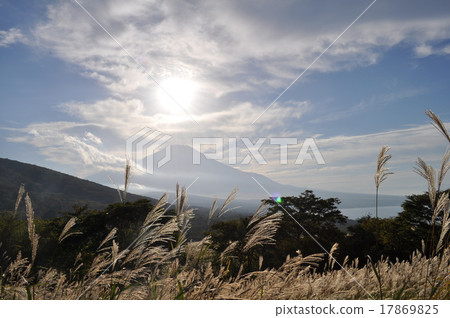 Fuji Mountain Lake Panorama stand Photo 17869825