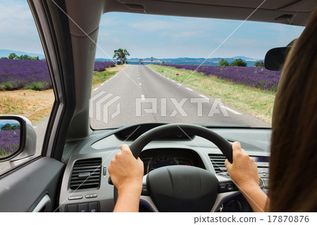 woman driving a car 17870876