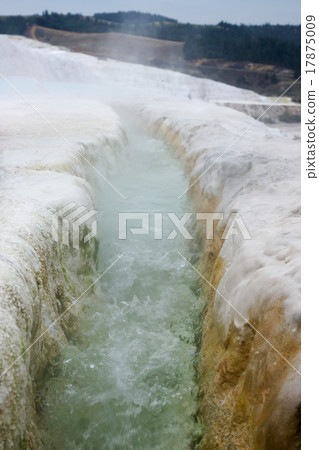 Turkish world heritage Pamukkale's lime shelf 17875009