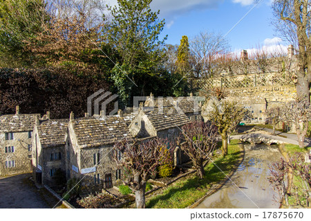 伯頓在水面上 17875670