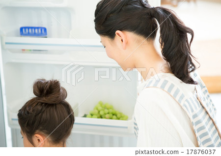 父母和小孩 親子 冰箱 17876037