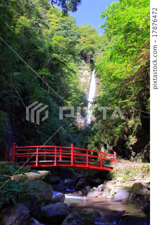 新鮮的瀑布 17876472