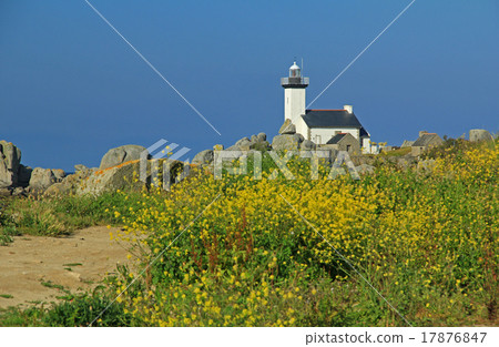 Lighthouse Pontusval, Brittany, France 17876847