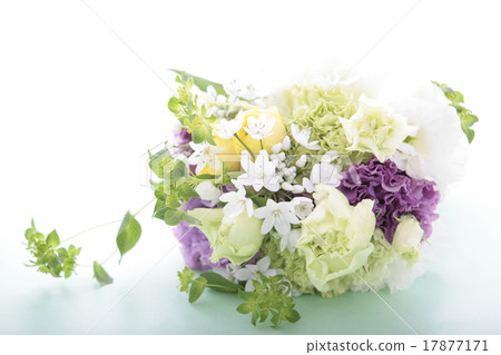 A refreshing and beautiful bouquet 17877171
