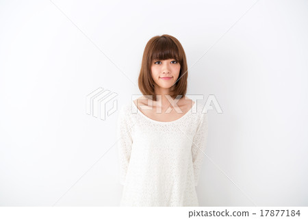 Young woman with medium hair 17877184