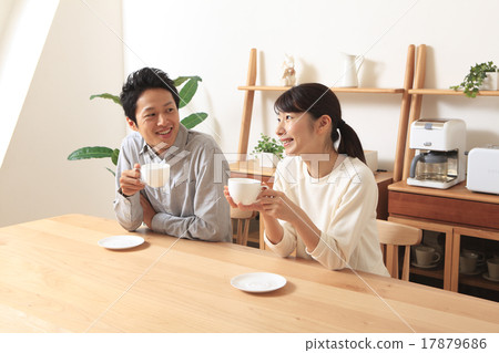 A couple to relax 17879686