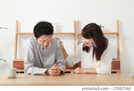 安慰他感到沮喪 17882560