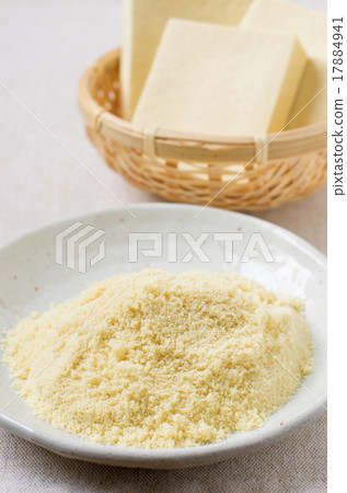 Koya tofu and powdered tofu (vertical position • bamboo colander) Koya tofu and powdered tofu (vertical position • bamboo colander) 17884941