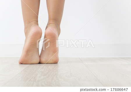 孩子的腳伸出來 孩子的腳伸出來 17886647