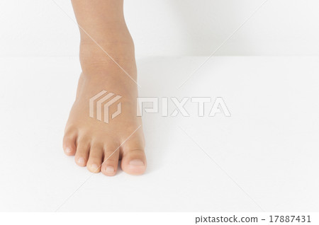 孩子的腳 17887431