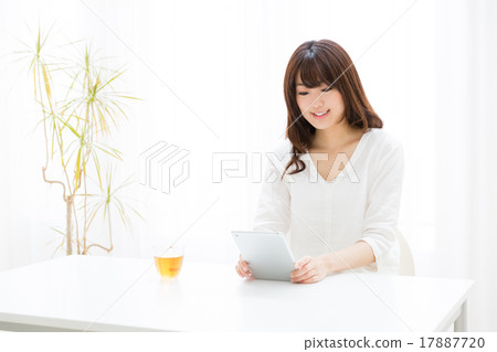 A woman using a tablet 17887720