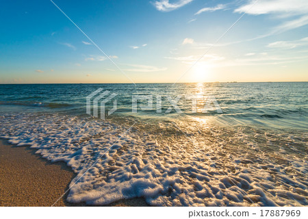 日落,海,風景。日本沖繩。 日落,海,風景。日本沖繩。 17887969