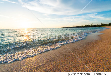 日落,海,風景。日本沖繩。 日落,海,風景。日本沖繩。 17887970