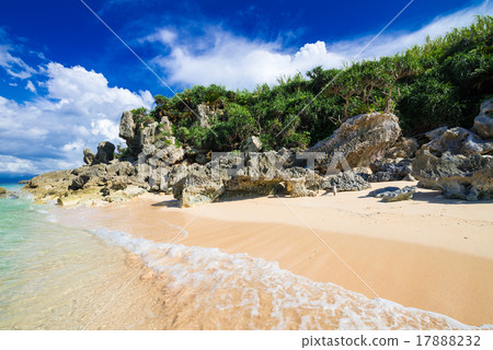 海,海岸,景觀。日本沖繩。 海,海岸,景觀。日本沖繩。 17888232