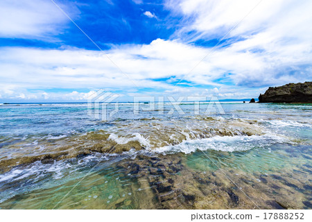 海，海岸，景觀。日本沖繩。 17888252