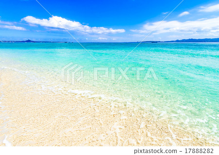 海,海灘,風景。日本沖繩。 海,海灘,風景。日本沖繩。 17888282