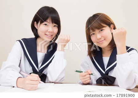 Female student image 17891900