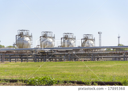 Refinery reservoirs Refinery reservoirs 17895368