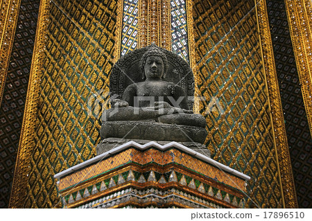 Close up Buddha sculture in Wat phra keaw lanscape Close up Buddha sculture in Wat phra keaw lanscape 17896510