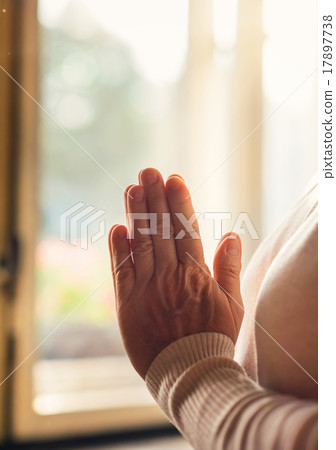 Woman praying 17897738