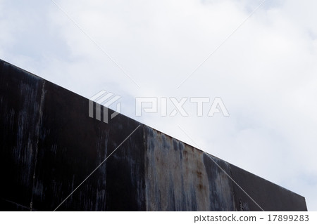 Walls and sky 17899283