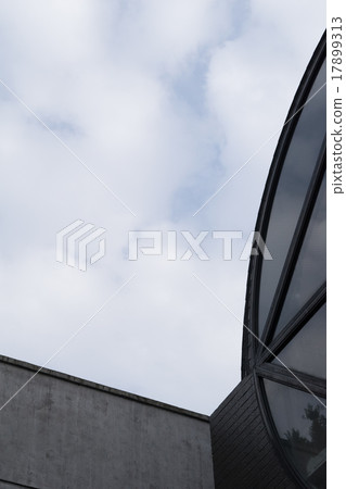 外牆和天空 外牆和天空 17899313