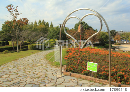 愉快的響鈴在湖Kasumigaura公園 愉快的響鈴在湖Kasumigaura公園 17899348