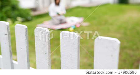 白色的柵欄 17900696