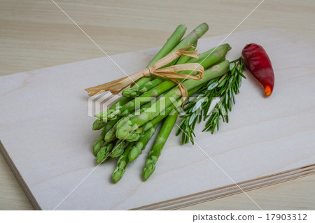 Raw asparagus Raw asparagus 17903312