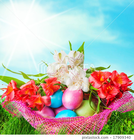 Easter eggs decorated with flowers Easter eggs decorated with flowers 17909340