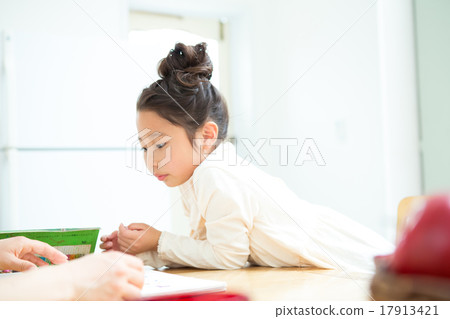 younger, girl, young girl 17913421