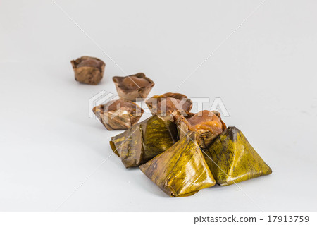 Dessert wrapped in banana leaves 17913759