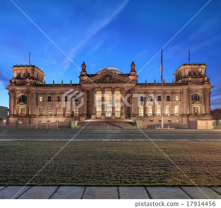Reichstag building at night 17914456