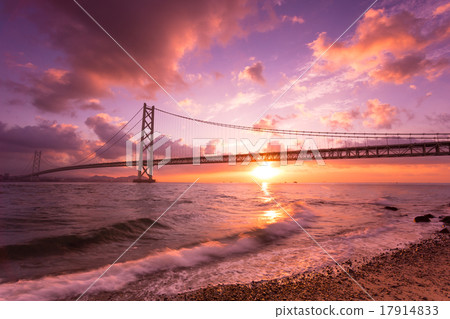明石海峽大橋的日出 明石海峽大橋的日出 17914833