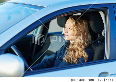 Young confident woman driving a car 17916734