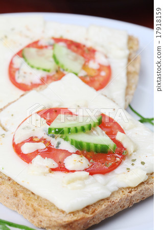 Grilled cheese sandwiches Grilled cheese sandwiches 17918159