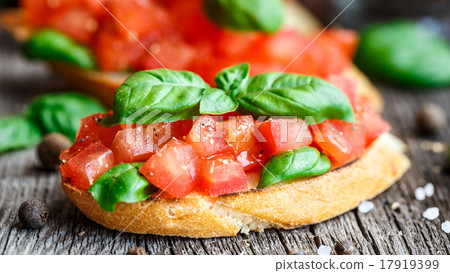 Tomato bruschetta with tomatoes and basil  17919399
