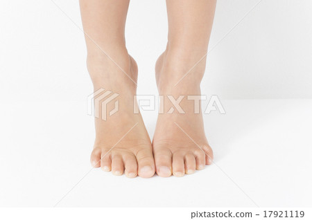 孩子的腳伸出來 孩子的腳伸出來 17921119