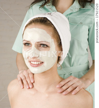 stock photo attractive lady getting spa treatment 17921520
