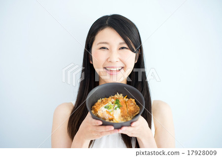 A woman eats pork cutlet 17928009