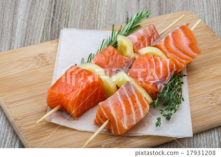 Salmon skewer 17931208