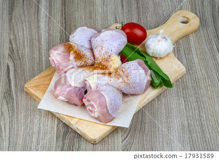 Raw chicken legs Raw chicken legs 17931589