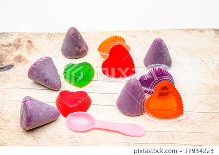 jelly and cuberdon 17934223