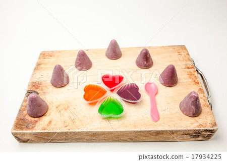 jelly and cuberdon 17934225