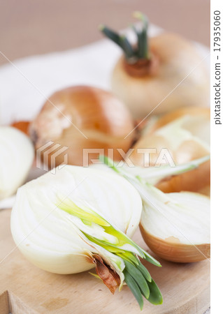 Onions on cutting board Onions on cutting board 17935060