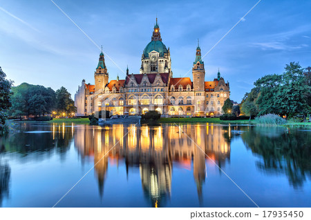New City Hall of Hannover in the evening New City Hall of Hannover in the evening 17935450