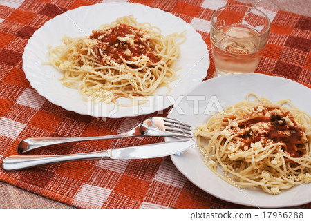 Tasty spaghetti with sauce and white wine 17936288