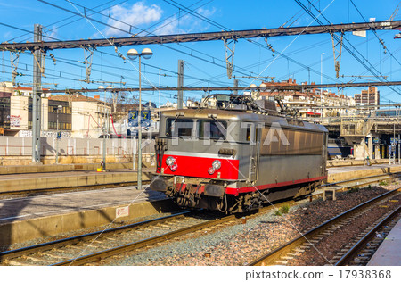 Electric locomotive passing Montpellier station 17938368