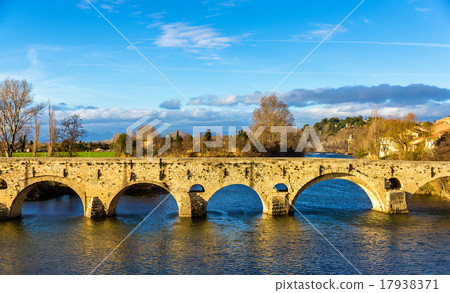The Pont Vieux, a bridge over the Orb in Beziers 17938371