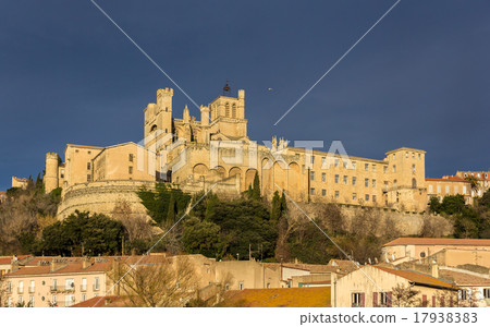 View of St. Nazaire Cathedral in Beziers, France 17938383